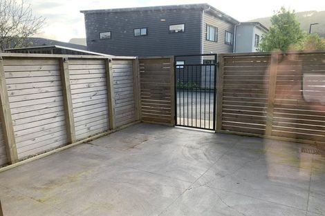 Photo of property in 5/9 Surrey Street, Tawa, Wellington, 5028