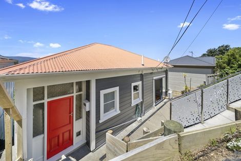 Photo of property in 53 Sutherland Road, Melrose, Wellington, 6023