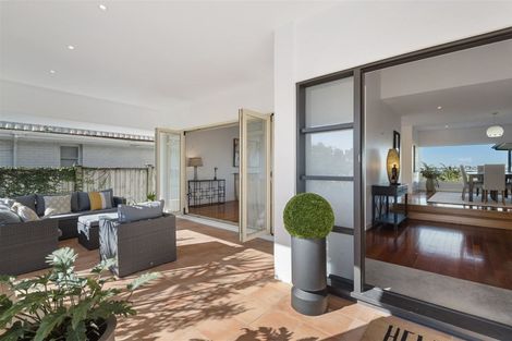 Photo of property in 25 Sylvan Avenue, Northcote, Auckland, 0627