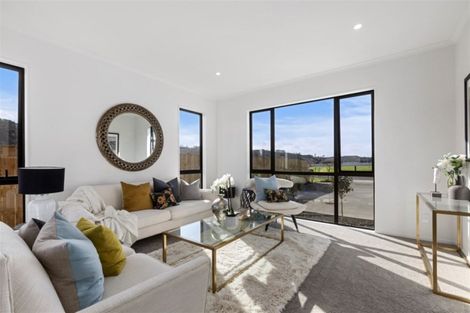 Photo of property in 11 Len Ireland Drive, Kumeu, 0810