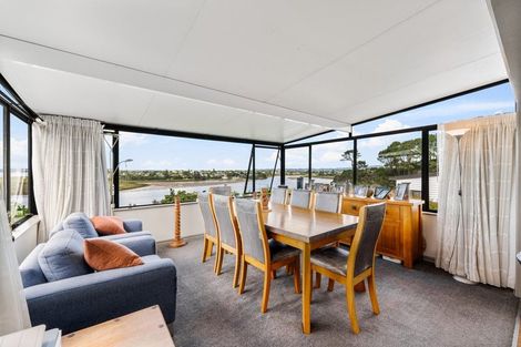 Photo of property in 19 Constable Lane, West Harbour, Auckland, 0618
