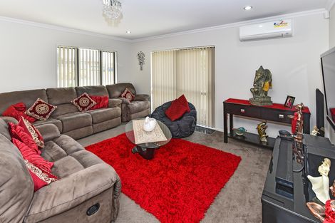 Photo of property in 19 Reremanu Place, Weymouth, Auckland, 2103