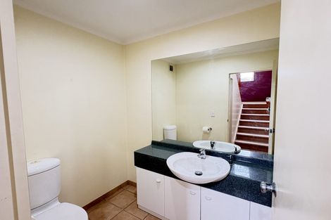 Photo of property in 30 Royal View Road, Te Atatu South, Auckland, 0610