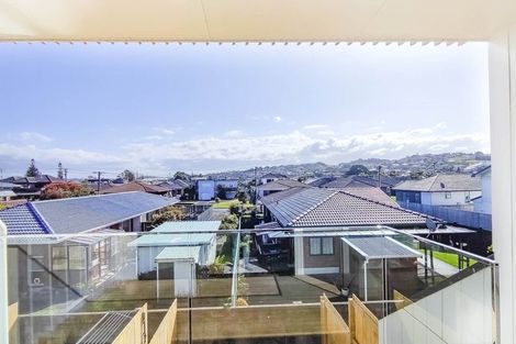 Photo of property in 7 Ngaru Way, Orewa, 0931