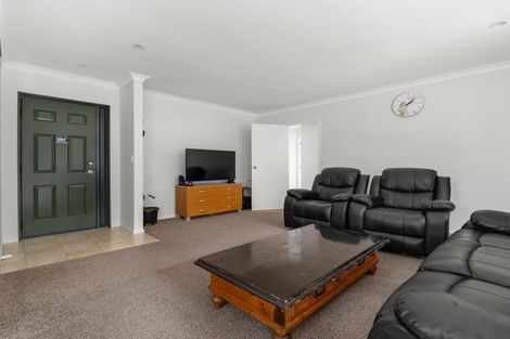 Photo of property in 11 Saralee Drive, Manurewa, Auckland, 2105
