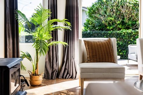 Photo of property in 6 Forest Hill Road, Henderson, Auckland, 0612