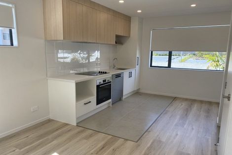 Photo of property in 22 Paetai Lane, Te Atatu Peninsula, 0610