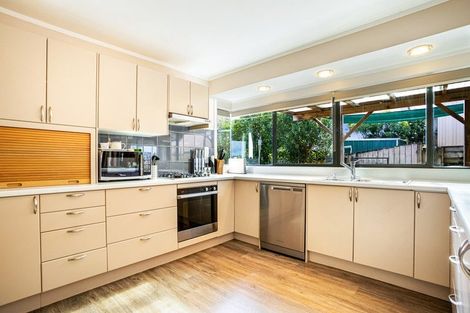 Photo of property in 11 Darcy Place, Massey, Auckland, 0614