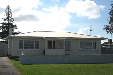 Photo of property in 48 Hood Street, Castlecliff, Whanganui, 4501