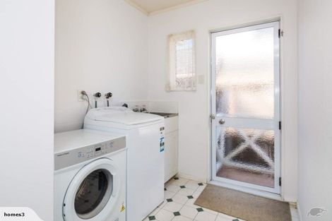 Photo of property in 1/71 Browns Bay Road, Browns Bay, Auckland, 0630