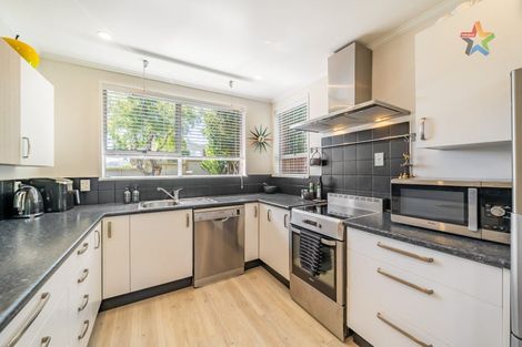 Photo of property in 8 Summit Road, Fairfield, Lower Hutt, 5011