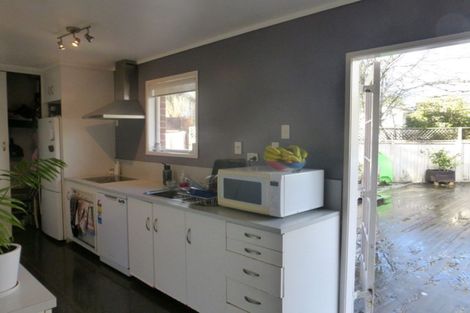 Photo of property in 59 Captain Scott Road, Glen Eden, Auckland, 0602