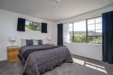 Photo of property in 1 Brasenose Place, Tawa, Wellington, 5028