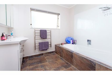 Photo of property in 650a Whangaparaoa Road, Stanmore Bay, Whangaparaoa, 0932
