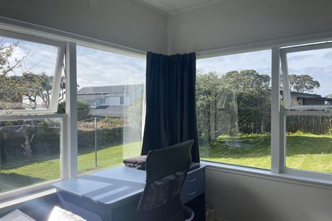 Photo of property in 11 Heath Avenue, Northcote, Auckland, 0627
