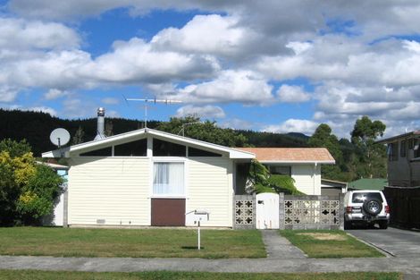 Photo of property in 9 Blueberry Grove, Timberlea, Upper Hutt, 5018