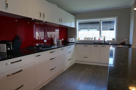 Photo of property in 37 Gallipoli Place, Paraparaumu, 5032