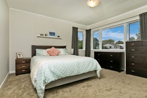 Photo of property in 1/123 Millbrook Road, Sunnyvale, Auckland, 0612