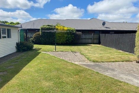 Photo of property in 33 Farquhars Road, Redwood, Christchurch, 8051