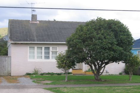 Photo of property in 122 Reynolds Street, Taita, Lower Hutt, 5011
