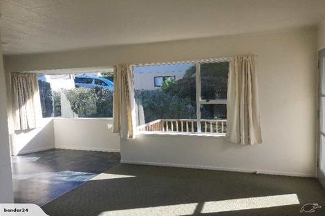 Photo of property in 1/46 John Dee Crescent, Red Beach, 0932