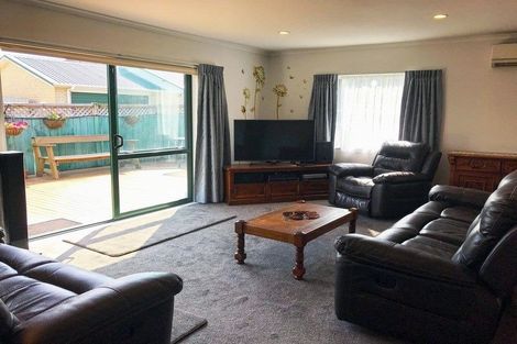 Photo of property in 5a Simons Street, Moturoa, New Plymouth, 4310