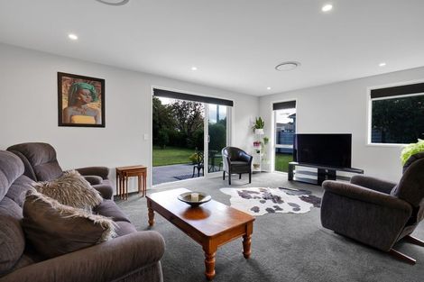 Photo of property in 7 Robbins Crescent, Hawera, 4610