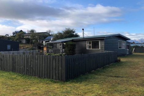 Photo of property in 19 Waiau Street, Manapouri, 9679