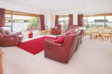 Photo of property in 44 Claremont Way, East Tamaki Heights, Auckland, 2016