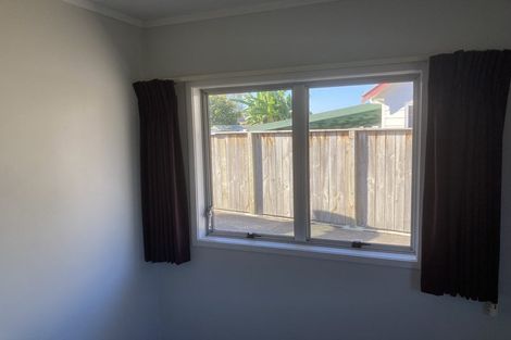 Photo of property in 98 Oakfield Crescent, Pukete, Hamilton, 3200