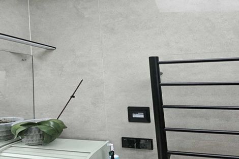 Photo of property in 2/99 Konini Road, Titirangi, Auckland, 0604