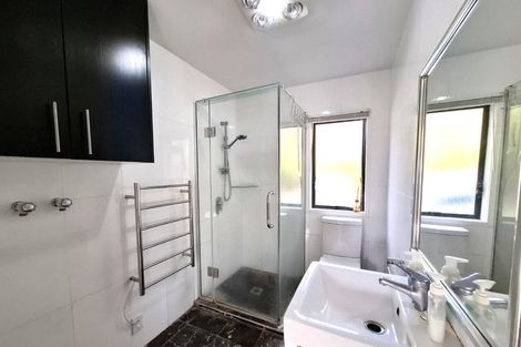 Photo of property in 1a Charnley Grove, Glenfield, Auckland, 0629