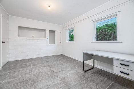 Photo of property in 1/7 Dakota Avenue, Beach Haven, Auckland, 0626