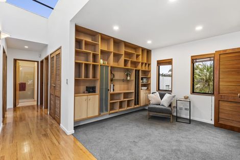 Photo of property in 1/52 Masterton Road, Rothesay Bay, Auckland, 0630