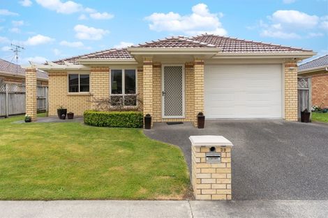 Photo of property in 39 Sovereign Isle Lane, Rototuna, Hamilton, 3210