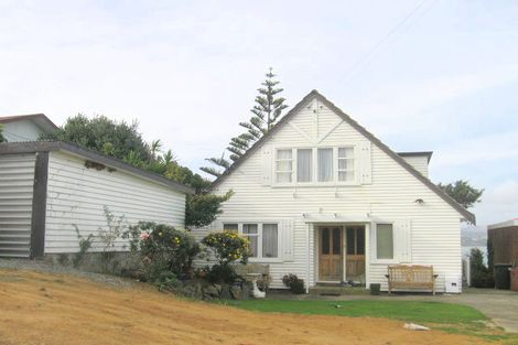 Photo of property in 28 Mana View Road, Paremata, Porirua, 5026
