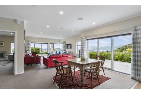 Photo of property in 15 Canary Way, Whitby, Porirua, 5024