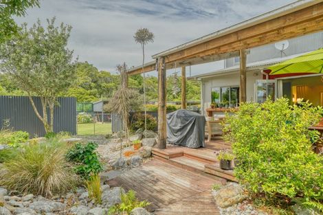 Photo of property in 14 Butlers Road, Ruatapu, Hokitika, 7883