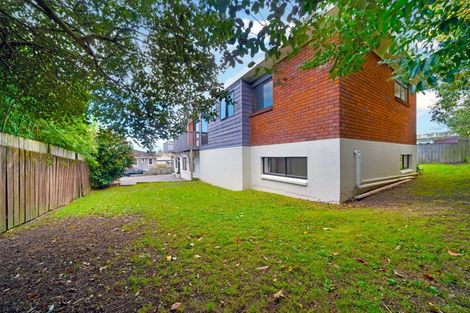 Photo of property in 2/12 Grimshaw Place, Henderson, Auckland, 0612