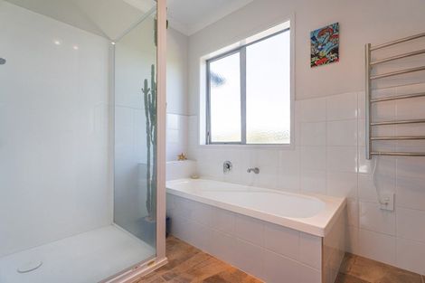 Photo of property in 16 Ohuka Place, Whitianga, 3510