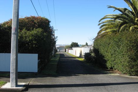 Photo of property in 2 Tait Place, Carterton, 5713