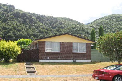 Photo of property in 9 Fremont Grove, Totara Park, Upper Hutt, 5018