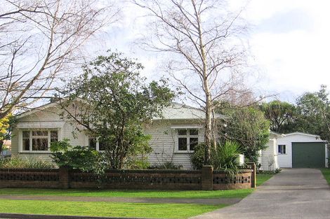 Photo of property in 27 Manapouri Crescent, Hokowhitu, Palmerston North, 4410