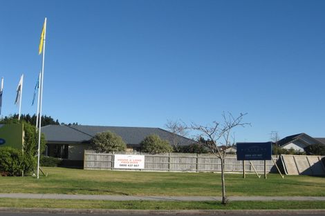 Photo of property in 1 Blackwood Drive, Wattle Downs, Auckland, 2103