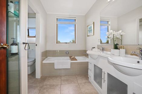 Photo of property in 29 Ingle Avenue, Waipahihi, Taupo, 3330