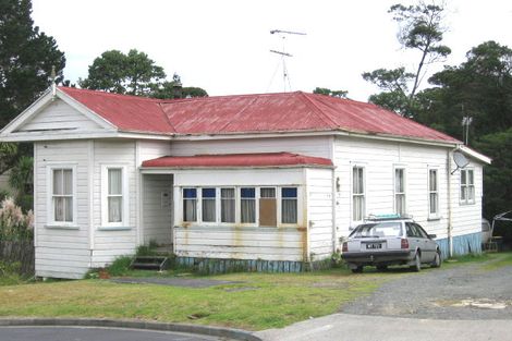 Photo of property in 19 Woodhams Street, Beach Haven, Auckland, 0626