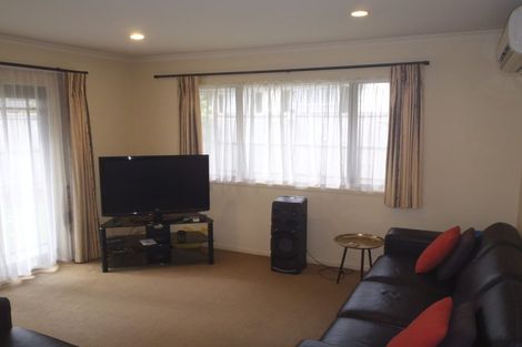 Photo of property in 8a Evanda Crescent, Conifer Grove, Takanini, 2112