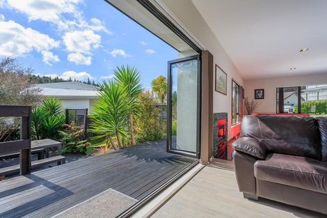 Photo of property in 52 Newbury Place, Schnapper Rock, Auckland, 0632