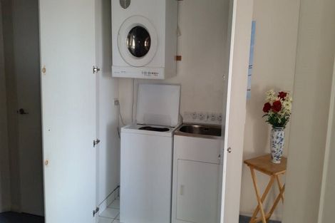 Photo of property in 5c/5 Kent Terrace, Mount Victoria, Wellington, 6011