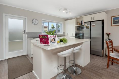 Photo of property in 74 Queen Road, Bellevue, Tauranga, 3110